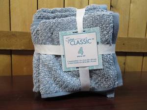 lot 55 image: Town & Country Living Spa Classic 4-Piece Set (2 Hand Towels & 2 Washcloths)