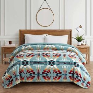 lot 10 image: Pendleton Sherpa Fleece Blanket, King Size