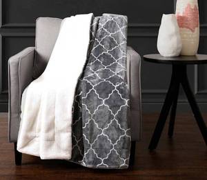 lot 21 image: Life Comfort Ultimate Plush ThrowBlanket 60 x 70 in.  Brand New