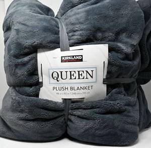 lot 23 image: Kirkland Signature Queen Plush Blanket 98x92 Inch Charcoal