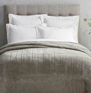 lot 36 image: Brookstone Beige- Heated Blanket Dual Zone Warming King Size 100 X 90