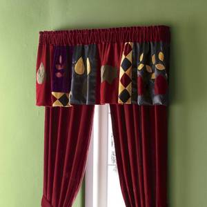lot 10 image: Velvet Dreams Valance