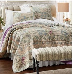 lot 12 image: Abriana Oversized Quilt - FullQueen