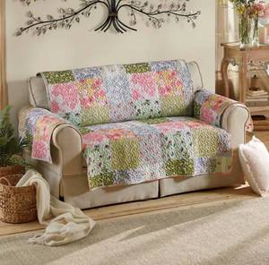lot 19 image: Cottage Furniture Protector - Sofa - 110 x 71 12