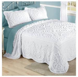 lot 199 image: Scallop Chenille Bedspread - White - Queen