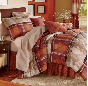 lot 29 image: Kentwood Complete Bed Set - Queen