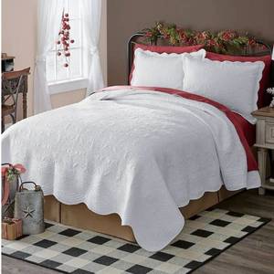 lot 31 image: Chateau Oversized Reversible Quilt - FullQueen Size 92 x 96 - White
