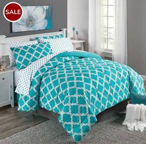 lot 40 image: Color Connection Geo Print Reversible Microfiber Comforter - King - Turquoise