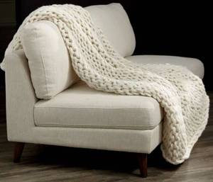 lot 201 image: Chunky Knit Throw - Ivory