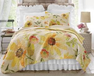 lot 214 image: Delilah Oversized Quilt - FullQueen