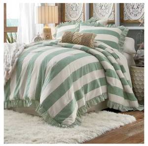 lot 222 image: Clearwater Oversized Quilt - King