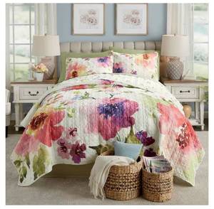 lot 243 image: Evelyn Oversized Quilt - King