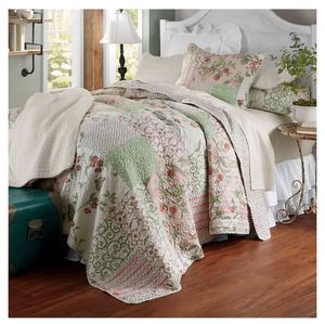 lot 270 image: Aurora Oversized Quilt - King