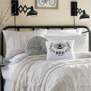 lot 252 image: Covington Coverlet - Queen