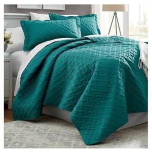 lot 253 image: Color Connection Solid Quilt - Deep Teal - FullQueen