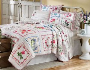 lot 257 image: Rosa Oversized Quilt - King