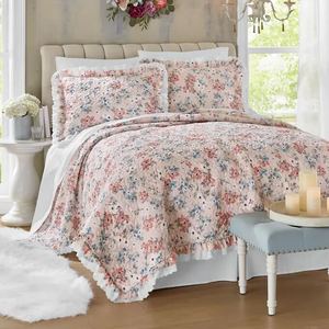 lot 266 image: Elsie Oversized Quilt - FullQueen