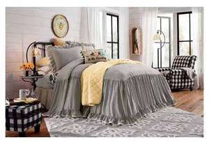 lot 268 image: Remi Ruffled Bedspread - King