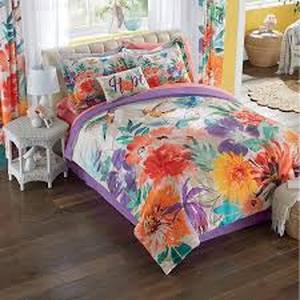 lot 259 image: Hummingbird Comforter Set - Queen