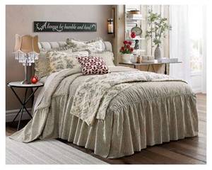 lot 289 image: Ticking Stripe Ruffled Bedspread - Twin