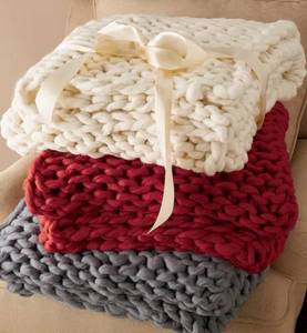 lot 273 image: Chunky Knit Throw - Red
