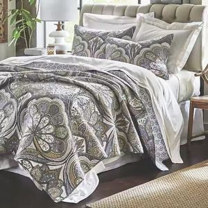 lot 275 image: Venetian Oversized Quilt - Queen