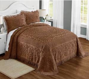 lot 52 image: Emily Chenille Bedspread - Queen - Chocolate