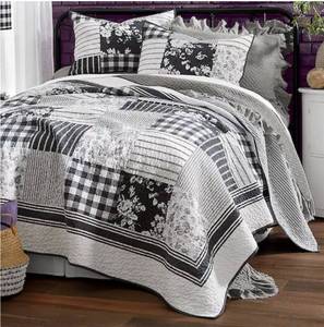lot 54 image: Charlotte Oversized Quilt - FullQueen 90 x 96