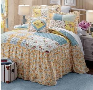 lot 62 image: Clarabelle Bedspread - Twin