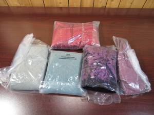 lot 131 image: Lot of 5 solid colored shams