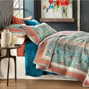 lot 123 image: Anita Oversized Quilt - Spice - FullQueen with 2 shams