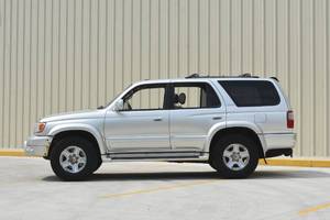 lot 3 image: 2000 Toyota 4-Runner Limited