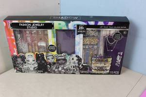 lot 36 image: NEW - Shadow High Fashion Jewelry Studio 25 Piece Of Jewelry With Metallic Tattoo