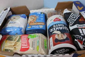 lot 44 image: Assorted Shelf Pull Food Box