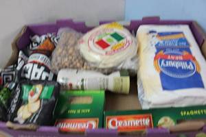 lot 46 image: Assorted Shelf Pull Food Box