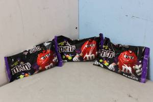 lot 65 image: 3 Bags - Ghouls Mix M&Ms - Best before 042023