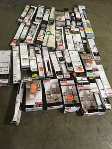 lot 13 image: Lot of Assorted Bathroom Items Various Models and Conditions Customer Returns See Pictures