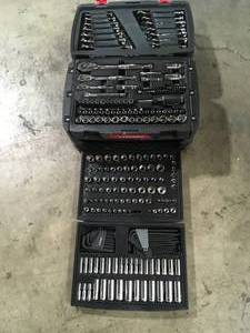 lot 25 image: Husky Mechanics Tool Set (270-Piece)Customer Returns See Pictures