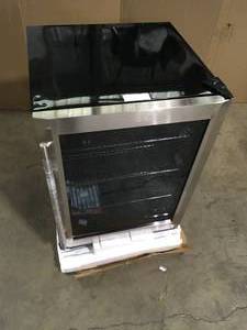lot 34 image: Magic Chef Beverage 23.4 in. 154 (12 oz.) Can Beverage Cooler, Stainless Steel Customer Returns See Pictures
