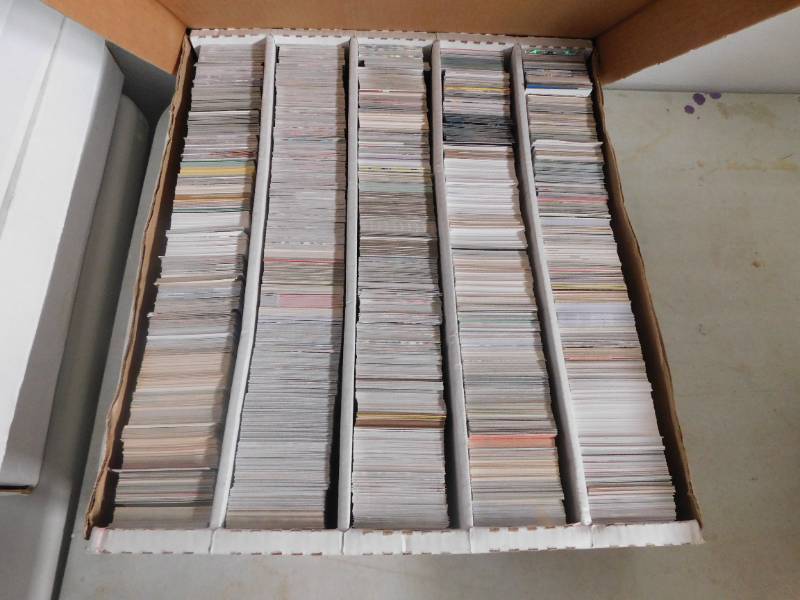 lot 78 image: 10,000 Assorted Sports Cards