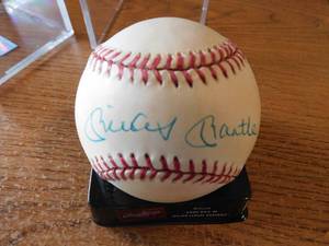 lot 2 image: Mickey Mantle Autographed Rawlings Major League Baseball