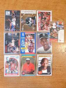 lot 16 image: (10) Michael Jordan Cards - The GOAT