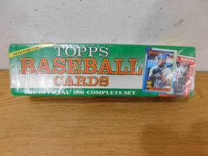 lot 183 image: 1990 Topps Baseball Complete Factory Set Sealed LK