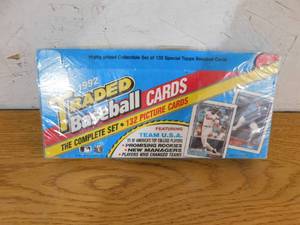 lot 190 image: 1992 Topps Traded Baseball Complete Factory Set Sealed LK