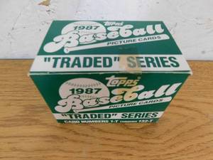 lot 191 image: 1987 Topps Traded Baseball Complete Factory Set Sealed LK