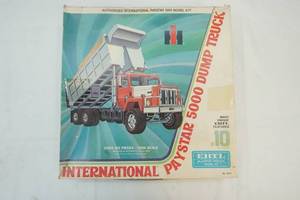 lot 18 image: Dump truck