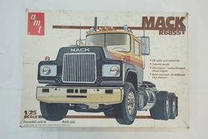 lot 24 image: Mack Truck