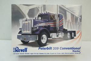 lot 25 image: Peterbilt