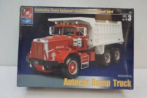 lot 26 image: Autocar Dump Truck