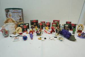 lot 40 image: Santa Tin and Ornaments